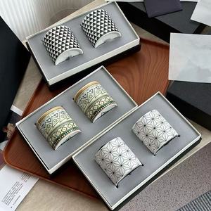 Bougie en cire de soja parfumée aux fruits, motifs irréguliers de luxe, dans un pot en céramique, pour un cadeau de Diwali - Respectueuse de l'environnement - Product Image 5