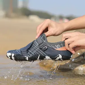 Chaussures d'eau multifonctionnelles respirantes pour l'intérieur, semelles souples antidérapantes, ultra légères, yoga, plage, printemps été - Product Image 1