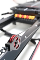 Hochwertiges Fitnessgerät für den Studioeinsatz: Schwarzer Aluminium-Pilates-Reformer M3K Megapro Former Pilates-Bett