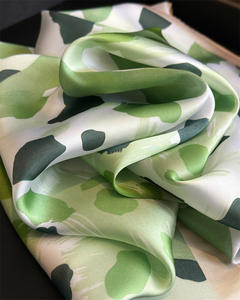 Écharpe en satin imprimé léopard pour femme, effet <span class=keywords><strong>soie</strong></span>, carrée, légère, pour le cou, motif abstrait, 27 pouces, OEM/ODM - Product Image 3