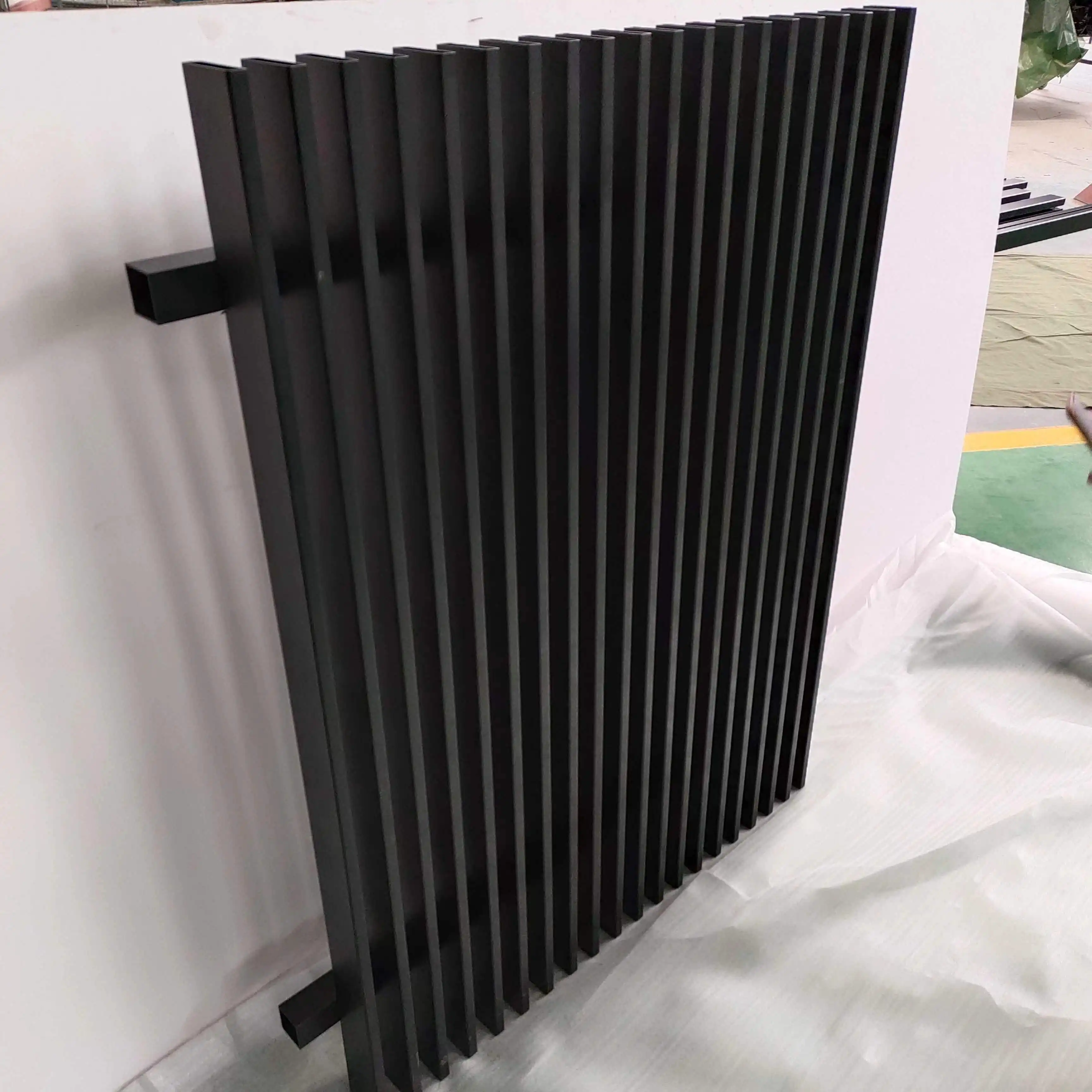 Manufacturer Customized Powder Coated Garden Aluminum Vertical Blade Fence Panel