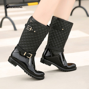 Novas Botas de Chuva Femininas Pretas Impermeáveis de Cano Curto e Bico Redondo, Antiderrapantes, com Cabedal em PVC, para Uso em Todas as Estações - Product Image 6