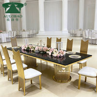 Ensemble de table à manger de luxe en acier inoxydable avec plateau en verre pour 12 personnes pour événements de mariage à Dubaï