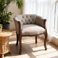 Fauteuil capitonné de style campagnard français avec pieds cabriole sculptés, fauteuil d'appoint en tissu crème Poltrona pour salon