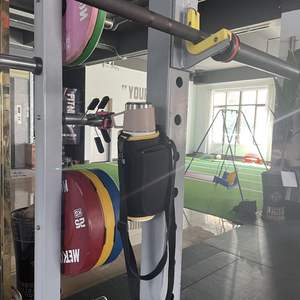 Bolsa de gimnasio magnética bolsa de manga de botella de agua magnética para gimnasio soporte de botella de agua magnética con correa ajustable para hombres o mujeres - Product Image 6