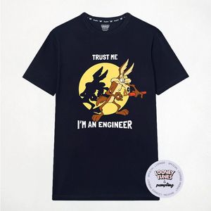 เสื้อยืดลายกราฟิกสีดำสำหรับผู้ชายลูนี่ ทูนส์ อิงเนียร์ เชื่อฉันเถอะ ฉันเป็นวิศวกร - Product Image 2