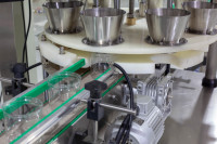Ligne de remplissage automatique de granulés pour flacons de pilules, capsules et compléments alimentaires