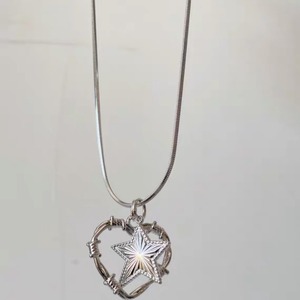 Collier pendentif étoile cœur 7-ZU en acier titane avec chaîne serpent, design original, bijoux de mode - Product Image 1