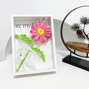Cornici Fotografiche con Fiori Artificiali in Lana Intrecciata a Mano, Bouquet di Margherite Africane - Decorazioni Ecologiche per Interni, Tavoli e Camere da Letto - Product Image 1