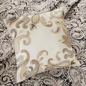 Juego de edredón de Jacquard DB de 6 piezas, cojines a rayas, relleno de algodón y poliéster, estilo coreano bordado para uso doméstico desechable - Product Image 4