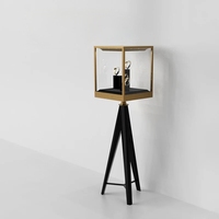 Vitrine à bijoux au design unique, avec support triangulaire, vitrine en verre avec éclairage LED, présentoirs à bijoux tendance
