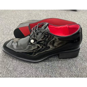 Zapatos de Cuero para Hombre con Suela Gruesa, Casuales, de Negocios, Negros Brillantes con Suela Roja - Ideales para Bodas y Eventos Formales - Product Image 6