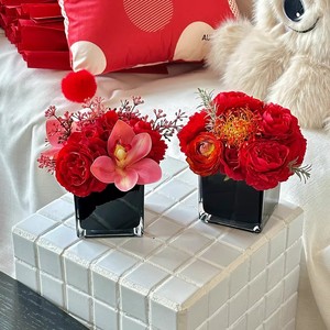 Jarrón de Flores Artificiales, Serie Red Rhyme, Mezcla de Peonías de Seda para Decoraciones de Año Nuevo - Product Image 2