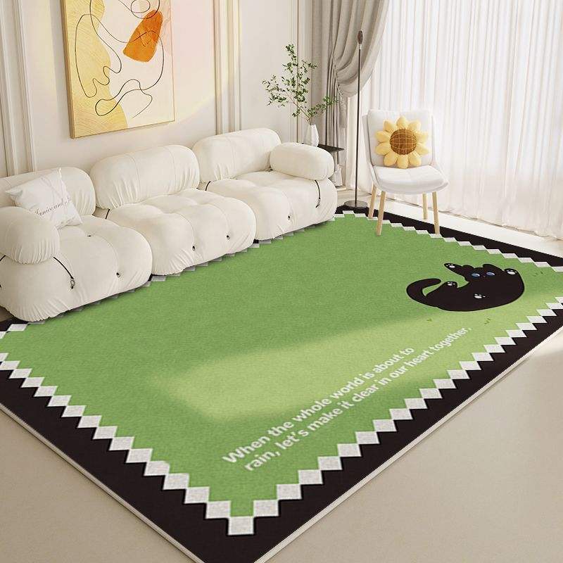 Jugando con gatos negros