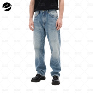 XUCHANG تصميم أصلي عالي الجودة للرجال عتيق القرد مغسول بشعار مخصص تصميم جينز دنيم مستقيم - Product Image 1