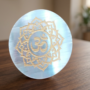 Placa de Carga de Selenita Natural Hecha a Mano - Disco Curativo Grabado con Geometría Sagrada para Limpieza de Cristales y Decoración del Hogar con Reiki - Product Image 6