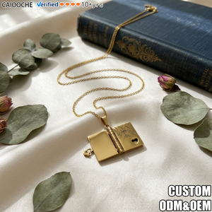 CAIOOCHE <span class=keywords><strong>Collana</strong></span> <span class=keywords><strong>con</strong></span> Ciondolo a Forma di Libro Personalizzabile in Acciaio Inossidabile, Placcato Oro, per Uomo e Donna, Gioiello Antiossidante per Uso Quotidiano - Product Image 1