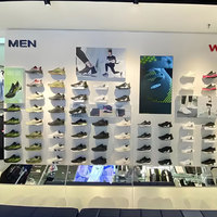 Présentoir mural en métal moderne sur mesure Cabinet pour chaussures de sport et décontractées pour enfants
