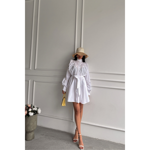 Robe de soirée évasée en popeline blanche avec détail boutonné sur le devant et ceinture à nouer - Product Image 3