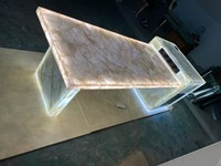 Comptoirs de cuisine modernes en cristal blanc de quartz onyx pierres précieuses avec lumière LED