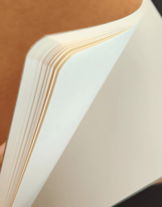 Xinrunjin สมุดโน้ตกระดาษคราฟท์ A5พร้อมโลโก้ที่กำหนดเอง-วารสารเป็นมิตรกับสิ่งแวดล้อมขนาด142*212มม. สำหรับเครื่องเขียนแบรนด์ของขวัญขององค์กร - Product Image 5