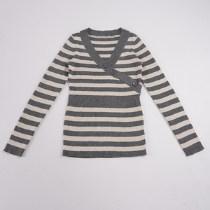 เสื้อถักวินเทจคอวีลายทาง กระชับเอว ทรงสวย แขนยาว แต่งกระดุม ผ้าริบ - Product Image 6