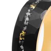 Bague en carbure de tungstène martelé et facetté Tizti pour homme, incrustation or noir et copeaux de titane, bague de fiançailles ou de promesse pour homme