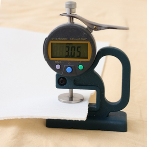 Tissu de projection rétractable pour simulateur de golf intérieur, 3 mm, 3,2 m de largeur, ignifuge, silencieux, 4K HD, personnalisable par l'usine textile - Product Image 4