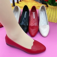 Chaussures d'été pour femmes à semelle souple monocouche, nouvelle collection 2025, à enfiler, bout rond, plates, pour mère, femme d'âge moyen et âgée, semelle en caoutchouc