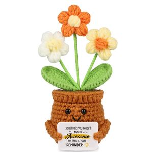 Poupée en tricot artisanale amusante, multicolore, à motifs floraux, pour anniversaire, émotionnelle, inspirante, encourageante, idées cadeaux, positive, au crochet - Product Image 1