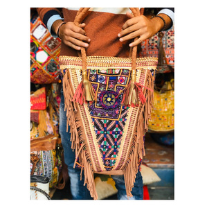 Bolso de hombro de gran tamaño tribal gitano para mujer, bolsos Banjara ecológicos con decoración de borlas - Product Image 5