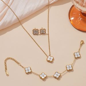 Stainless Steel Non-Fading Double-Sided Four-<b>Leaf</b> Clover Set Necklace Women Fashionable Elegant <b>Light</b> Luxury High-End Niche - Product Image 2