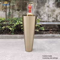 Présentoir de Vitrine en Acier Inoxydable de Forme Irrégulière pour Magasin de Vêtements, Table de Présentation Carrée en Arc pour Chaussures et Sacs