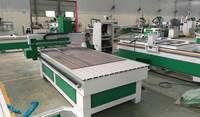 Machine de routeur CNC à bois 3 axes 1325, Machine de découpe acrylique Pvc Mdf, Machine de sculpture pour porte, Machine de gravure CNC à vendre