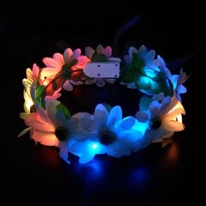 Bandeau <span class=keywords><strong>de</strong></span> <span class=keywords><strong>fleurs</strong></span> <span class=keywords><strong>de</strong></span> marguerite lumineux pour fête hawaïenne, <span class=keywords><strong>couronne</strong></span> <span class=keywords><strong>de</strong></span> <span class=keywords><strong>fleurs</strong></span> LED clignotante pour fille - Product Image 2