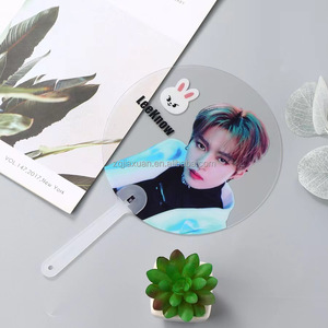 KPOP-Éventails à main K-<span class=keywords><strong>pop</strong></span> personnalisés imprimés avec <span class=keywords><strong>photo</strong></span>, ventilateurs <span class=keywords><strong>d</strong></span>'été ronds en plastique PVC - Product Image 5