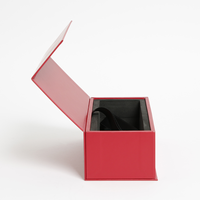 Boîtes de présentation de luxe en papier rigide magnétique rouge avec impression UV personnalisée, gaufrage haut de gamme, emballage de luxe
