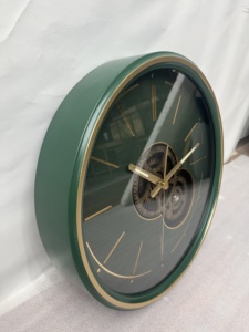 <span class=keywords><strong>Horloge</strong></span> murale ronde moderne de 39 cm, accent simple <span class=keywords><strong>en</strong></span> verre, métal et MDF, <span class=keywords><strong>horloge</strong></span> murale pour salon, verte et dorée, <span class=keywords><strong>avec</strong></span> engrenages mobiles - Product Image 3