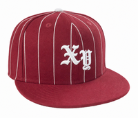 Casquette de baseball structurée à 6 panneaux, brodée sur mesure, style sportif, motif fruit, bordeaux à fines rayures blanches, visière plate, ajustable