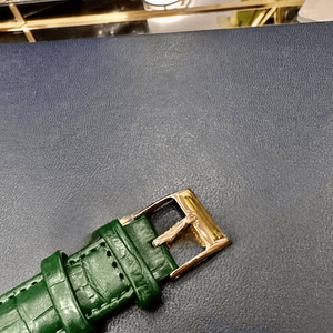 Montre analogique à quartz ronde avec bracelet en cuir gaufré crocodile, cadran en cristal, montre-bracelet élégante pour femme, usage quotidien et formel, Chopards - Product Image 3