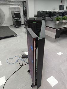 จอแสดงผล LED แบบพับได้สำหรับดีเจ พร้อมล้อเลื่อน ไฮไลท์หน้าจอโค้ง เหมาะสำหรับงานเทศกาลดนตรี บาร์ และการแสดงสด - Product Image 4