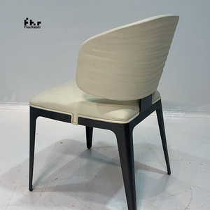 Chaise de salle à manger moderne en cuir PU, design contemporain, rembourrée, mobilier de restaurant, structure noire, revêtement beige - Product Image 2