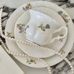 Ensemble <span class=keywords><strong>de</strong></span> soucoupe <span class=keywords><strong>de</strong></span> tasse à café en céramique <span class=keywords><strong>de</strong></span> soulagement rétro <span class=keywords><strong>de</strong></span> Style <span class=keywords><strong>de</strong></span> <span class=keywords><strong>cour</strong></span> française conception mignonne exquise <span class=keywords><strong>de</strong></span> fleur pour le mariage pour le petit déjeuner après-midi - Product Image 2