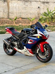 Motocyclettes d'occasion <span class=keywords><strong>Suzuki</strong></span> <span class=keywords><strong>GSX</strong></span> 600R <span class=keywords><strong>Moto</strong></span> Sportives Haute Performance État Original Excellent Son Puissant et Profond - Product Image 1