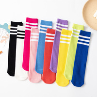 Chaussettes mi-mollet en coton pour enfants – Modèle droit sans talon avec détails à trois bandes lumineuses – Chaussettes unisexes d'automne pour garçons et filles