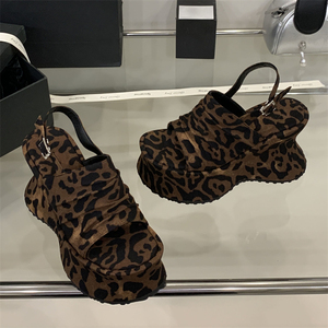 Sandales compensées noires à imprimé léopard pour femme, nouvelle mode, à talon haut et bout ouvert, avec bride unique, confortables pour l'été - Product Image 4