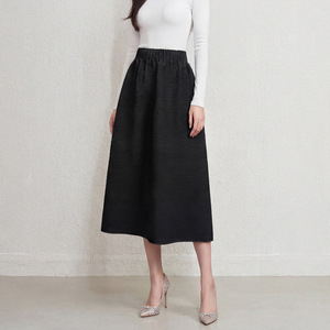 Jupe plissée Miyake style officiel professionnel PY 2026, taille élastique, coupe trapèze flatteuse, jupe midi évasée, vente en gros en ligne - Product Image 3