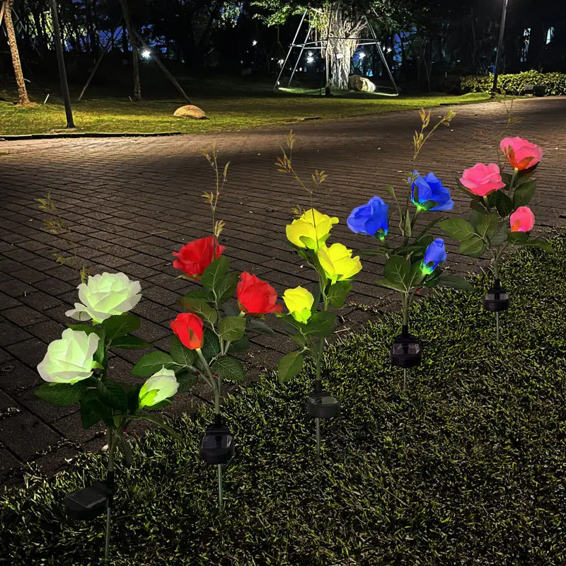 Nieuwe Stijl 3 Heads Rose Bloem Vormige Licht Zonne-energie Outdoor Landschap Tuin Gazon Led Decoratie Spike Lamp Voor Loopbrug