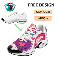 Op maat gemaakte Air Cushion Sneakers met hart-graffiti print, mesh hardloopschoenen, gepersonaliseerde Valentijnsdag casual schoenen voor dames