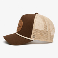 Casquette Trucker à 5 Panneaux avec Dos en Maille Bicolore, Cordon Avant, Logo en Cuir Embossé Personnalisé, Respirante et Réglable avec Fermeture Snapback